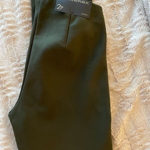 NWT. Banana Republic Devon Pants